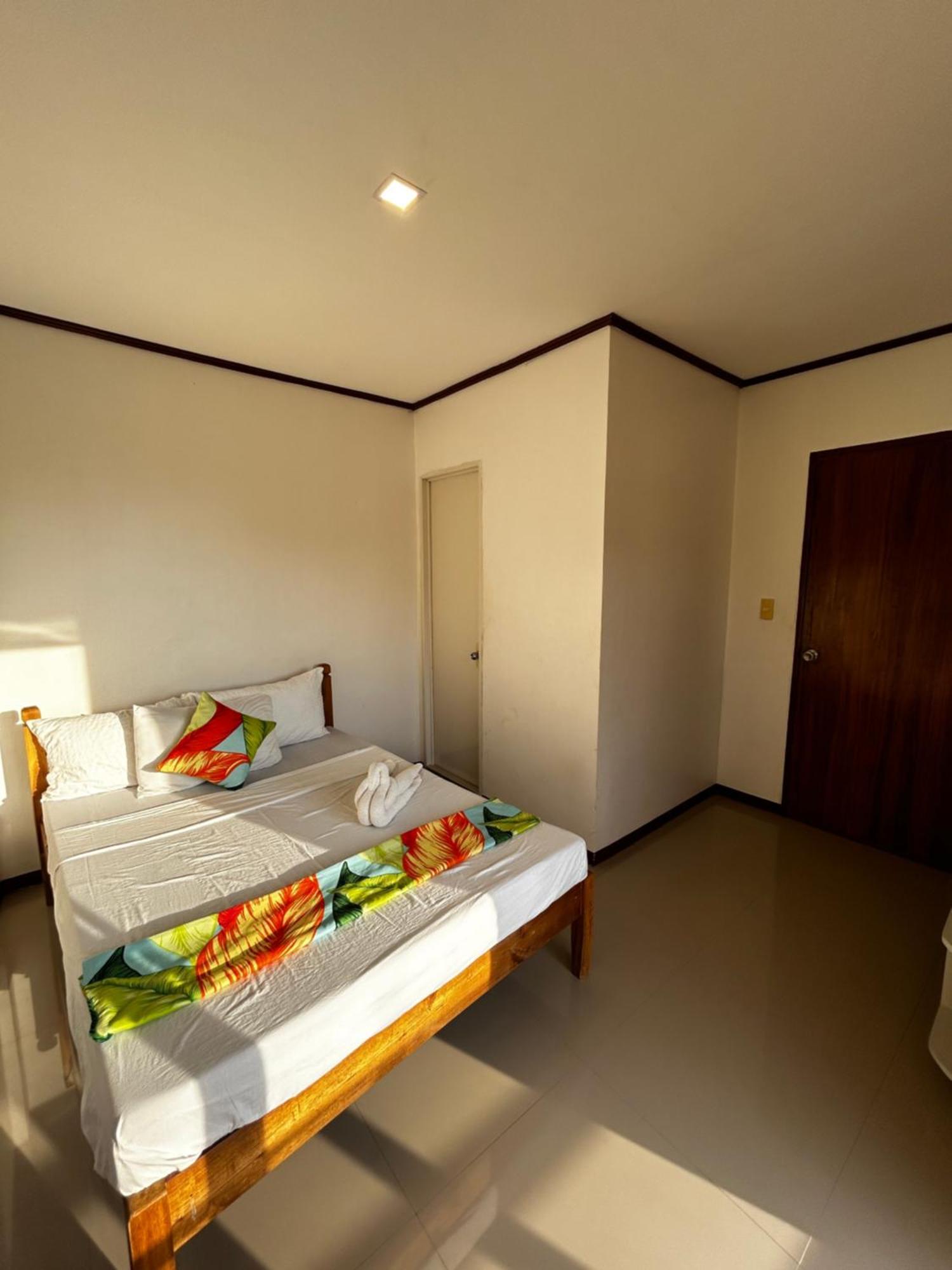Brenmariel Tourist Inn เอลนิโด ภายนอก รูปภาพ